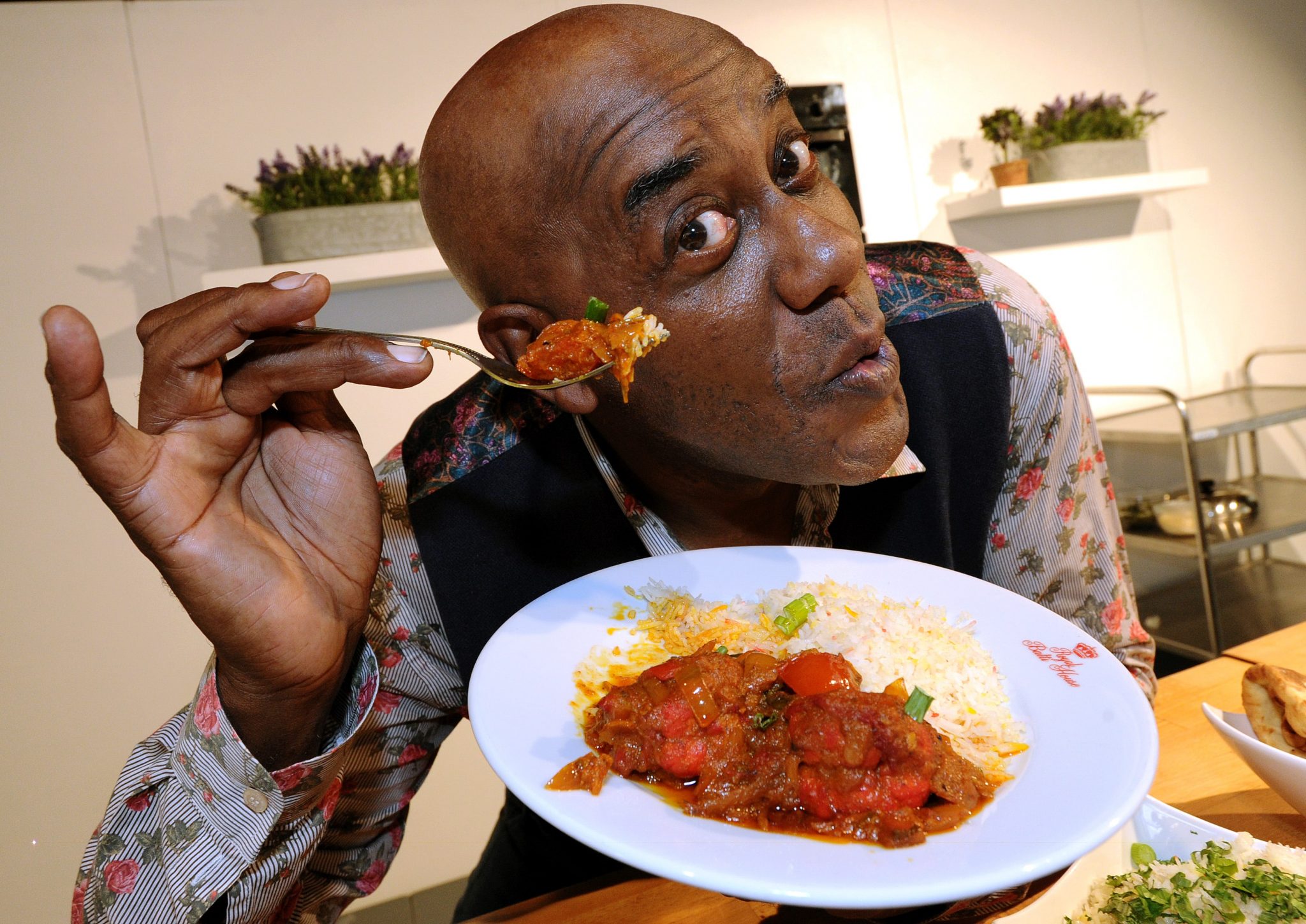 TV CHEF AINSLEY BACKS BOLTON’S NEW CURRY TO RIVAL THE BIRMINGHAM BALTI